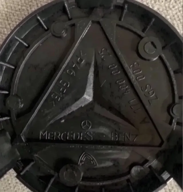 4 TAPABUJES CENTROS RUEDA LLANTA UNIVERSALES 75MM