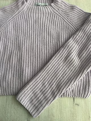 Jersey BERSHKA lila chica talla S como nuevo