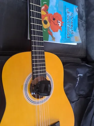 Guitarra ROCKET MUSIC.