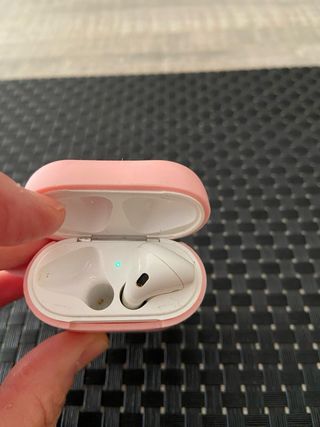 Airpods Apple A1523 ( el izquierdo no funciona)