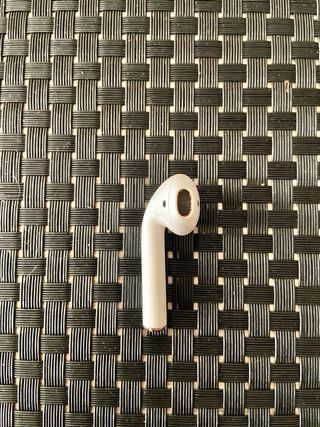 Airpods Apple A1523 ( el izquierdo no funciona)