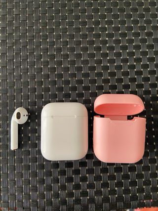 Airpods Apple A1523 ( el izquierdo no funciona)