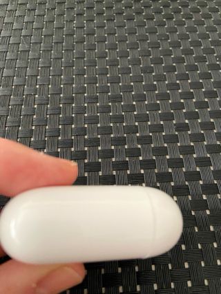 Airpods Apple A1523 ( el izquierdo no funciona)