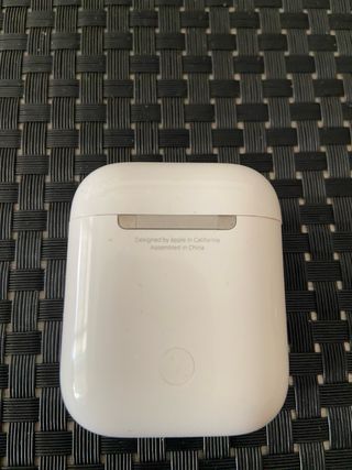 Airpods Apple A1523 ( el izquierdo no funciona)