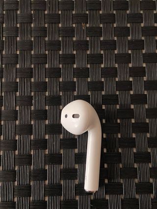 Airpods Apple A1523 ( el izquierdo no funciona)