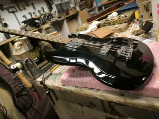 Bajo Eléctrico Gibson SG Negro
