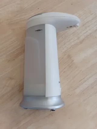 Dispensador automático de jabón y gel