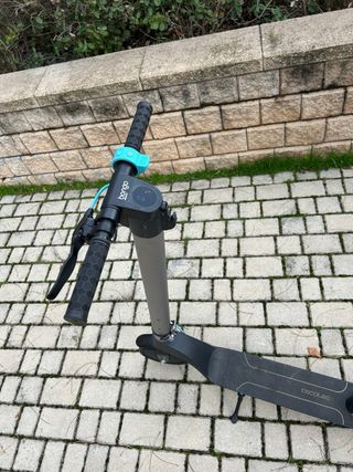 Patinete eléctrico gris