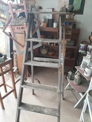 Escalera de madera vintage