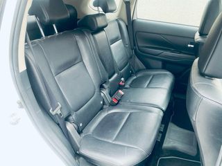 Mitsubishi Outlander etiqueta 0 emisiones