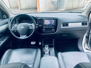 Mitsubishi Outlander etiqueta 0 emisiones