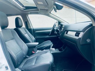 Mitsubishi Outlander etiqueta 0 emisiones