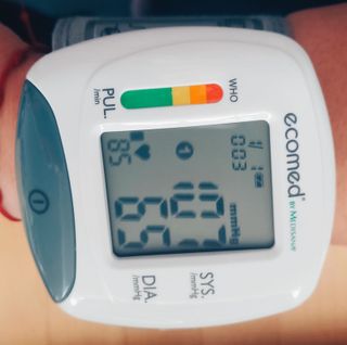 Tensiómetro de muñeca Ecomed