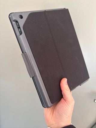 Funda con teclado Logitech para tablet