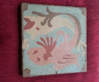 Baldosa hidráulica modernista centenaria