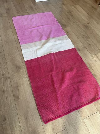 Alfombra Ikea lavable rosa y blanco