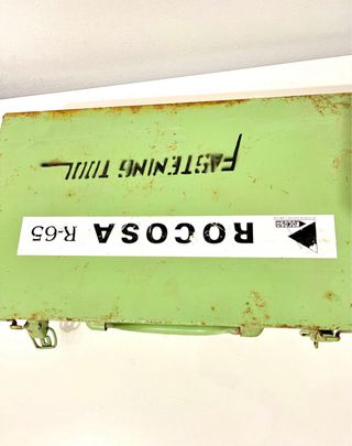 Pistola de clavos Desa con accesorios