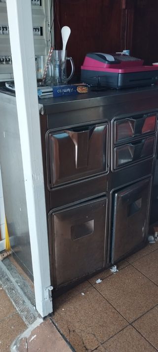 Mueble de acero inoxidable