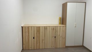 Armario de madera y plástico