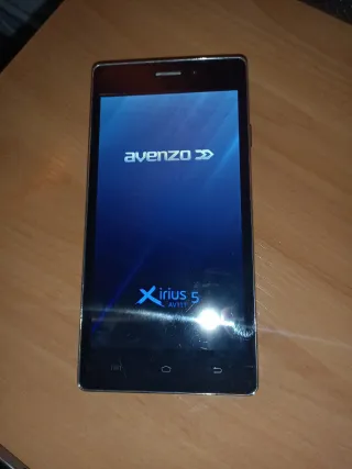 Móvil Avenzo Negro