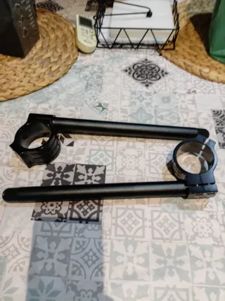 Semi manillares negros