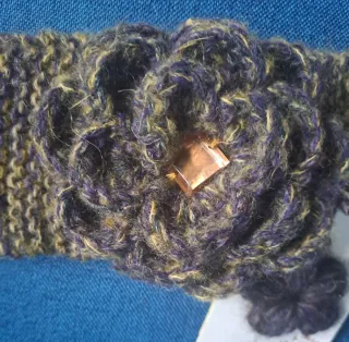 Fascia per capelli lavorata a mano con fiore