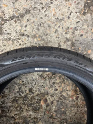 2 unidades pirelli 255/35/19 al 80% de vida.