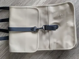 Mochila Rains Beige totalmente nueva