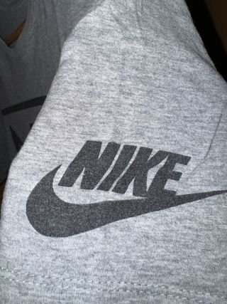 T-Shirt Nike Cinza
