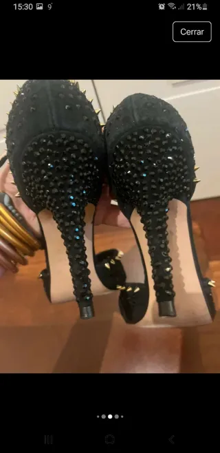 Sandalias Zara Tachuelas Negro y Dorado