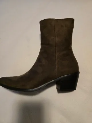 Botas altas verde oliva talla 37