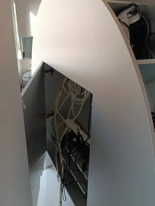 Mueble TV giratorio blanco y plateado