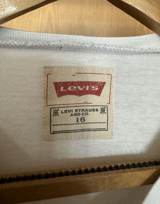 T-shirt Levi's Strongest Denim Branca