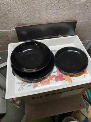 Juego de Platos Negros