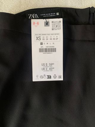 Pantalón Zara fluido negro con apertura lateral