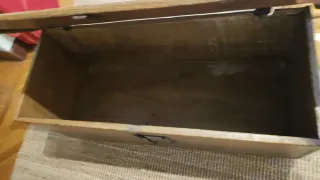 Arcón antiguo de madera con cerradura