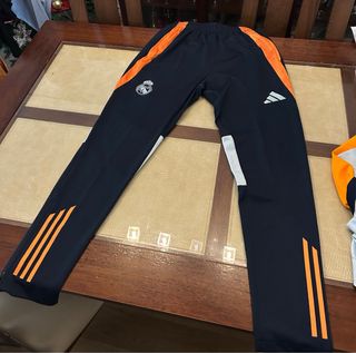 Chándal del Real Madrid Adidas Talla XL Nuevo