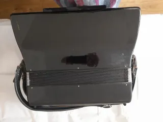 Acordeón Hohner Verdi V 120 Bajos