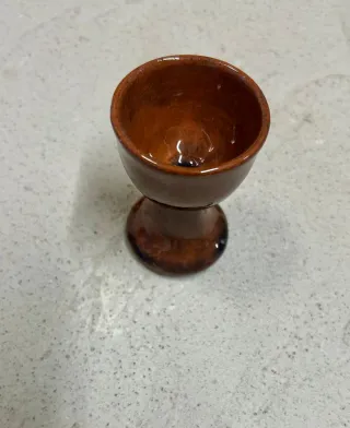 Huevero de cerámica terracota