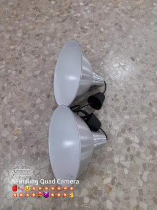 Lámparas colgantes metálicas plateadas