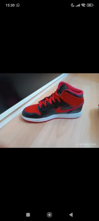 Zapatillas Nike Jordan Negras y Rojas