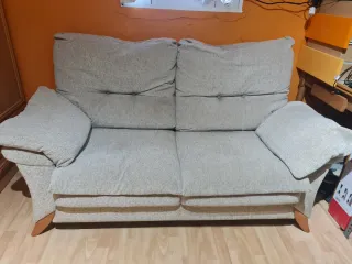 Sofá 2 plazas tela beige y marrón, con muy poco us