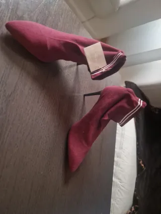 Botín punto Stradivarius burdeos