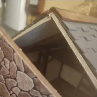 Casita de muñecas rústica de madera