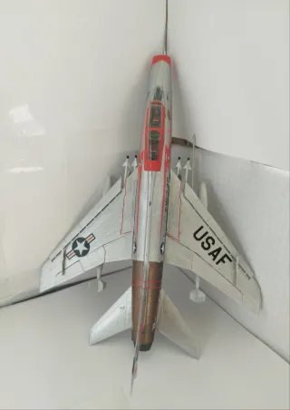 Maqueta F-100F Super Sabre Montada