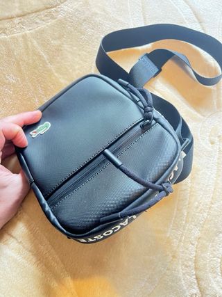 Bolsa transversal Lacoste preta