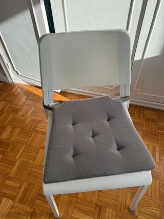 Escritorio y silla de estudio Teodores de IKEA