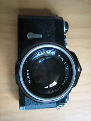 Nikon F Clásica Negra + NIKKOR 50mm f/1.4