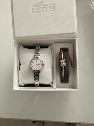 Reloj Lotus plateado con pulsera para niña