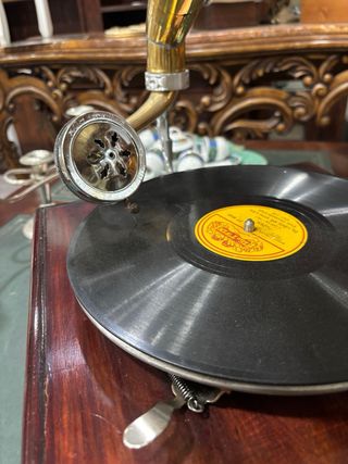 Grammofono Quadrato con tromba lavorata